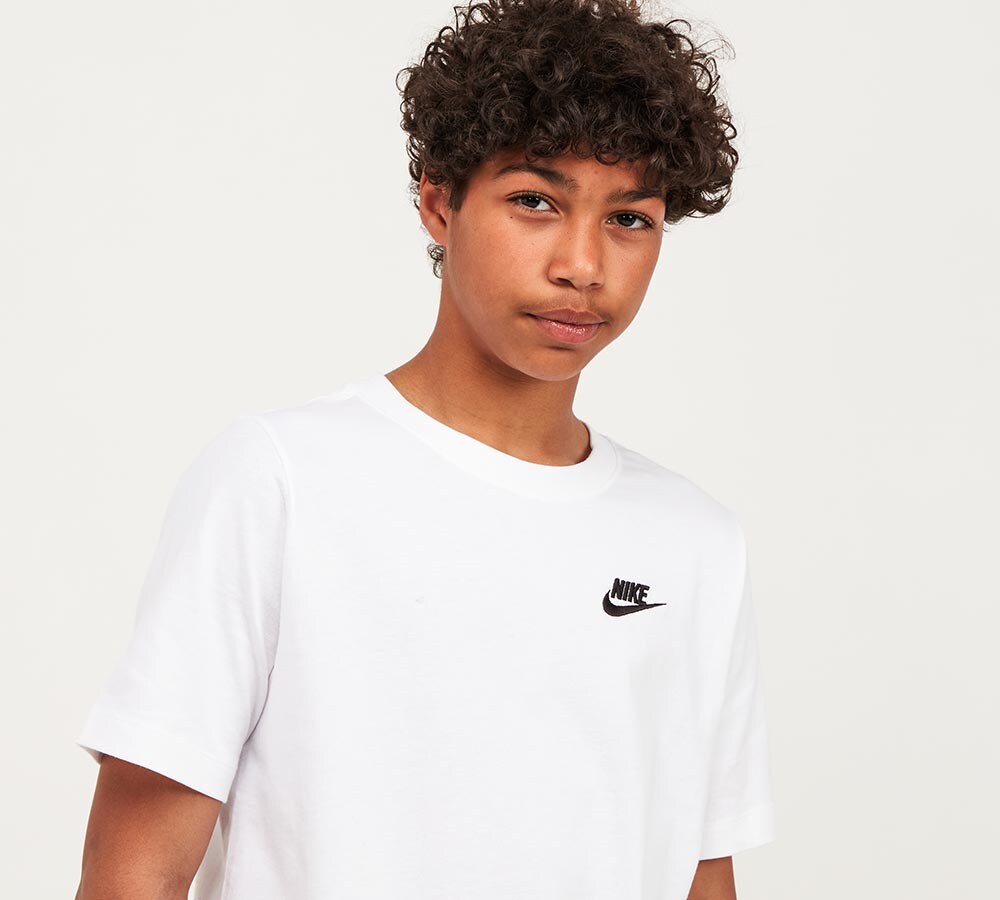 Junior Futura Logo T-Shirt image 5