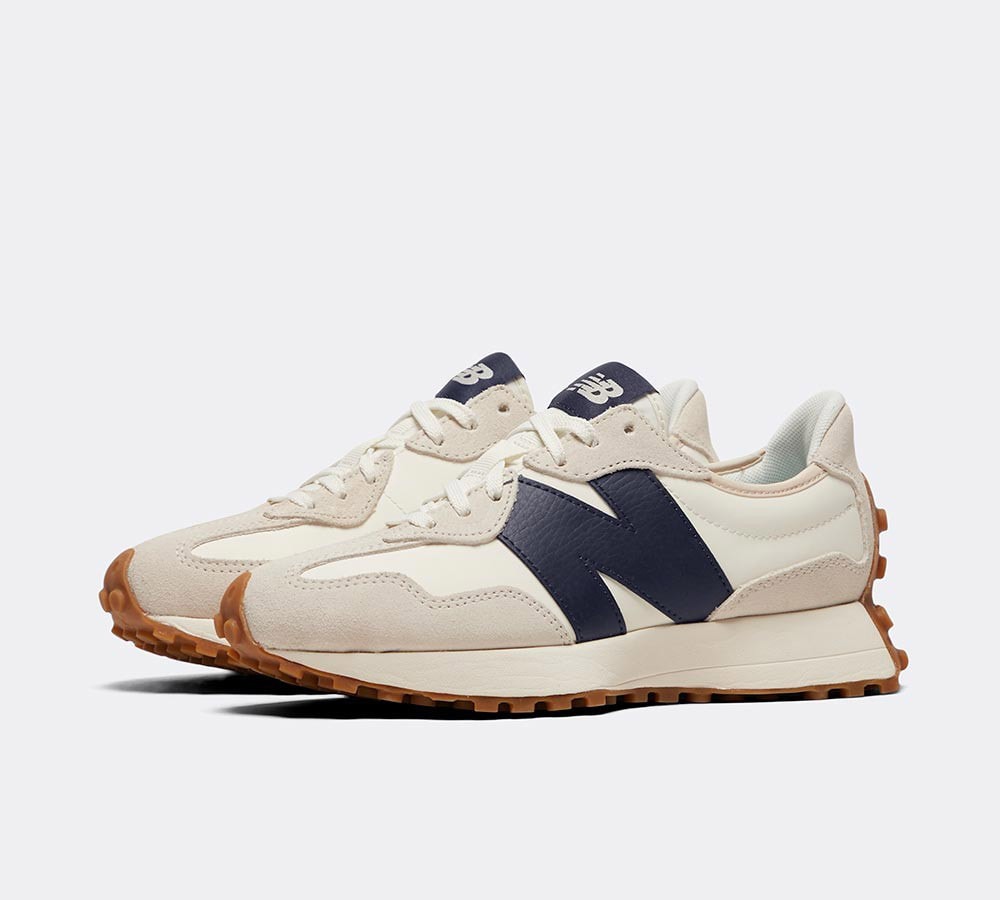 Womens 327 Trainer image 2