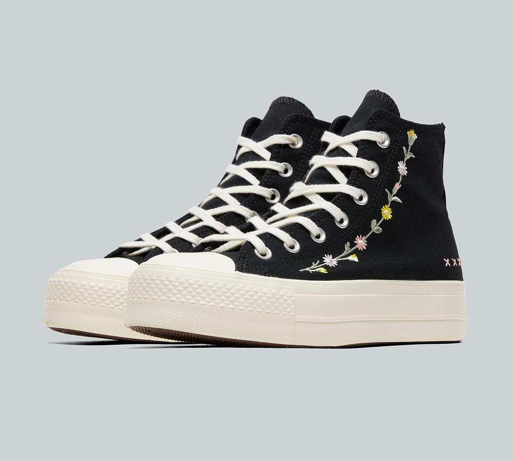Womens Chuck Taylor All Star Lift Hi Trainer image 2