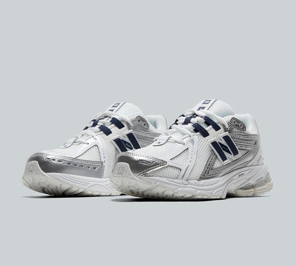 Junior 1906 Trainer image 2