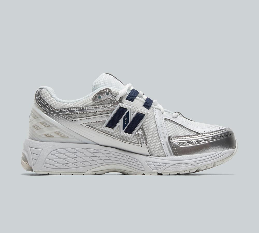 Junior 1906 Trainer image 3