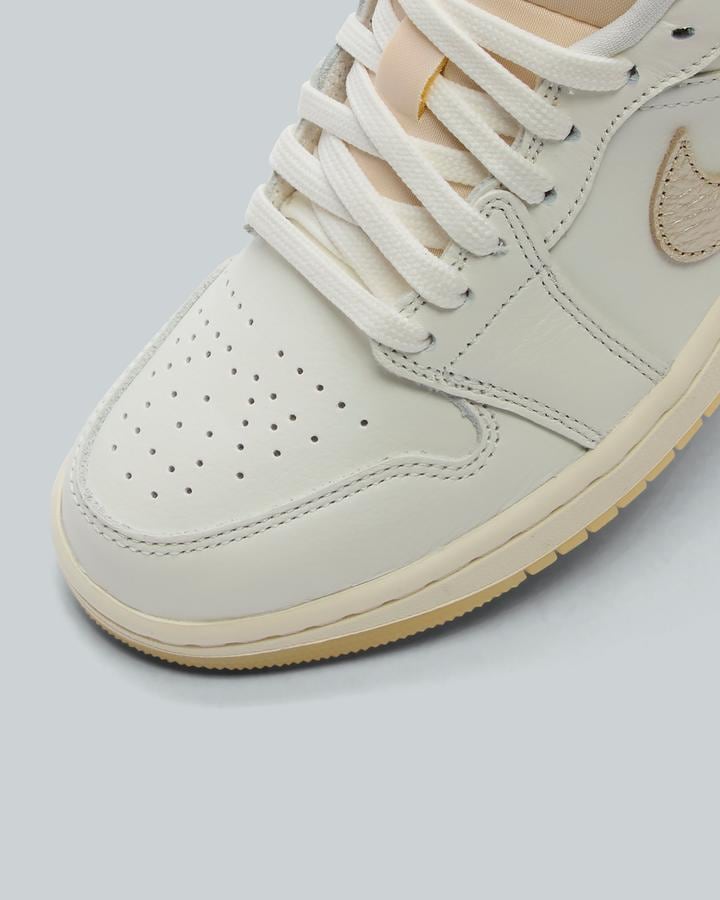Womens Air Jordan 1 Low SE Trainer image 5