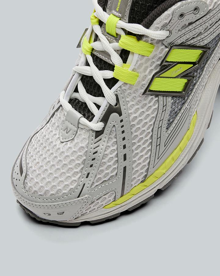 1906R Trainer image 5