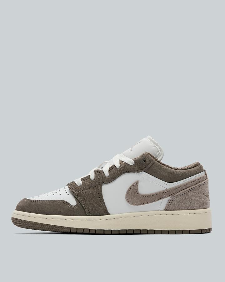 Junior Air Jordan 1 Low Trainer image 1