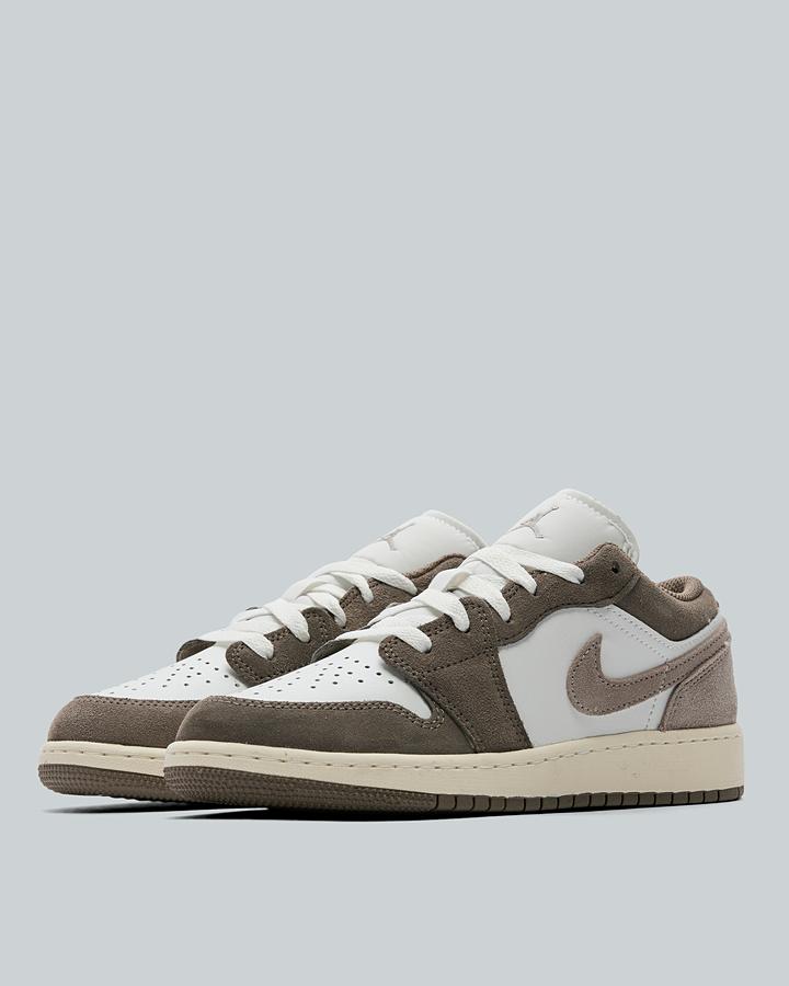 Junior Air Jordan 1 Low Trainer image 2