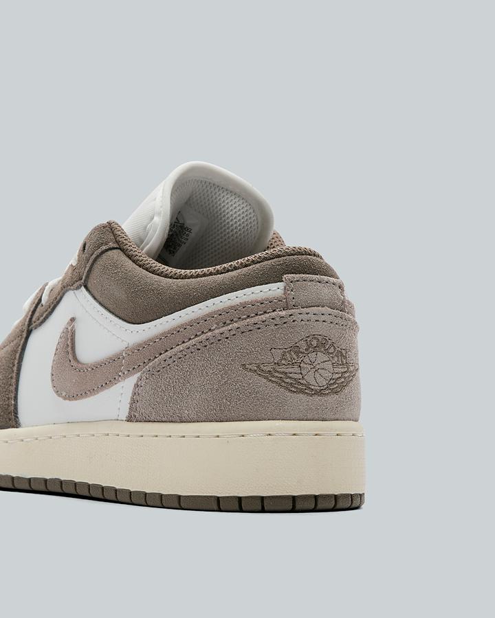 Junior Air Jordan 1 Low Trainer image 6