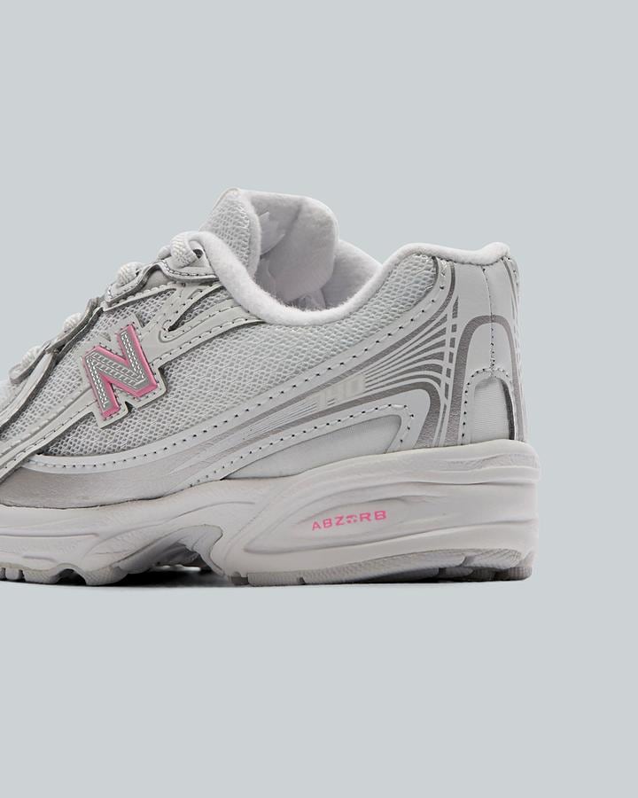 Nursery 740 Trainer image 6