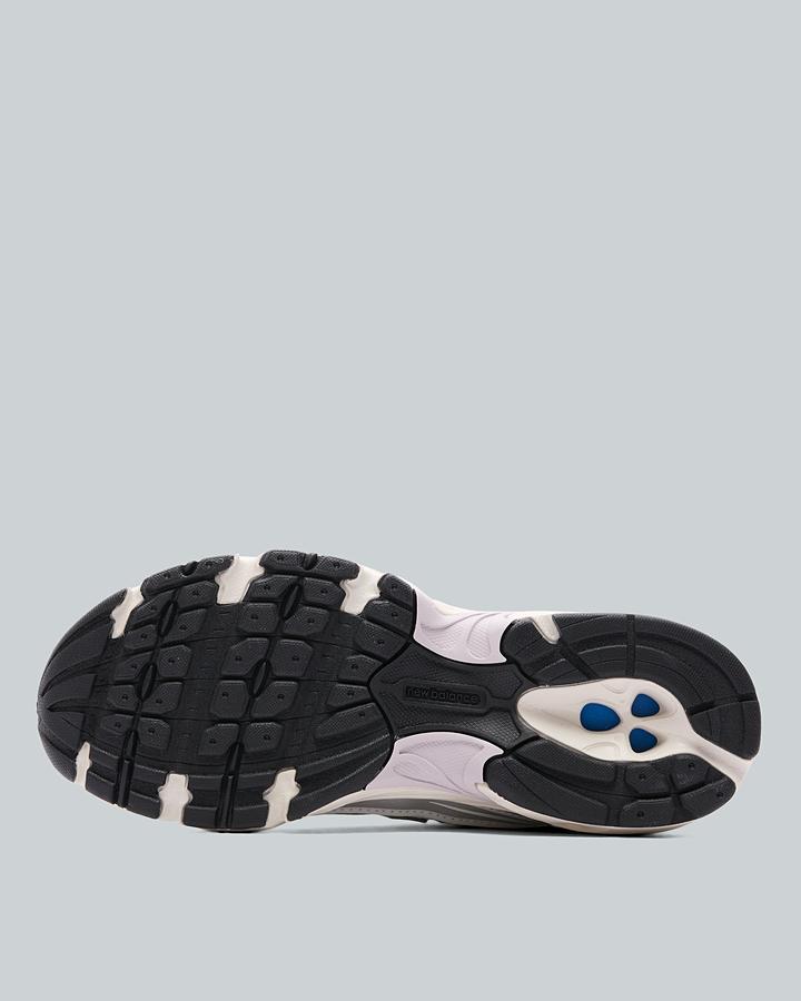 Womens 740 Trainer image 4