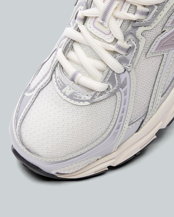Womens 740 Trainer image 5