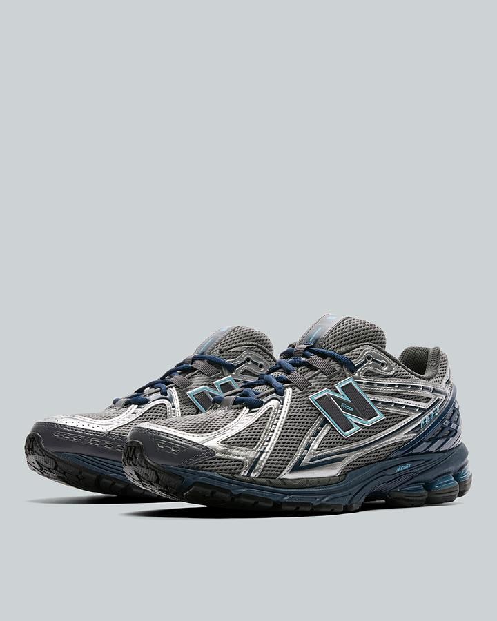 1906R Trainer image 2