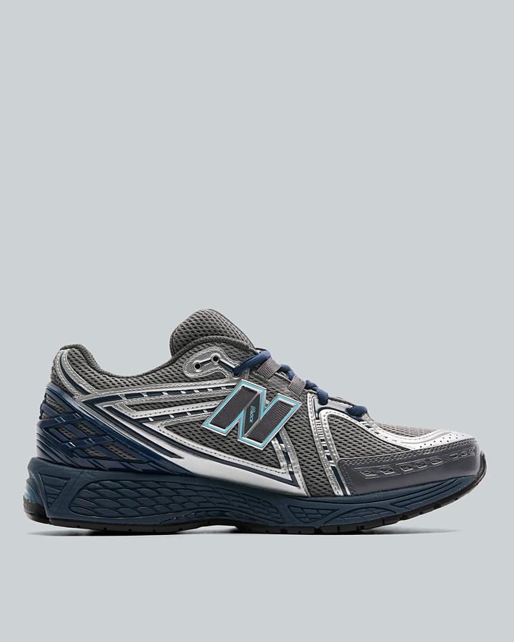 1906R Trainer image 3