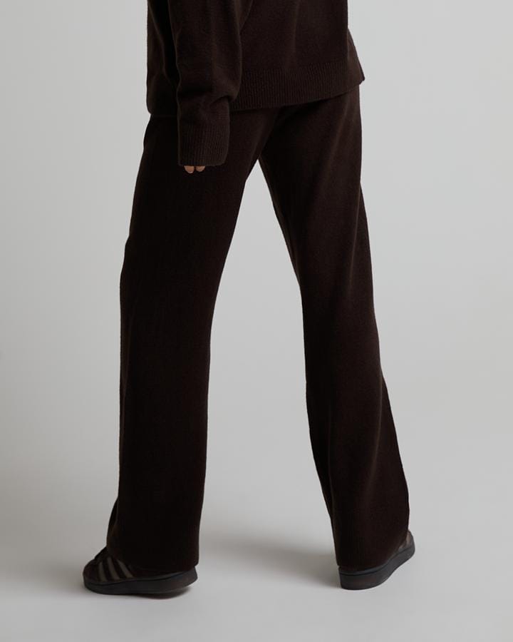 Womens Essential Knit Pant image 3