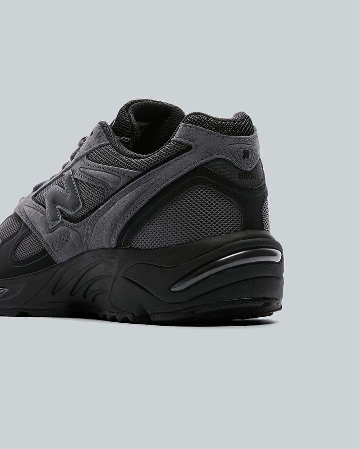 880R Trainer image 6