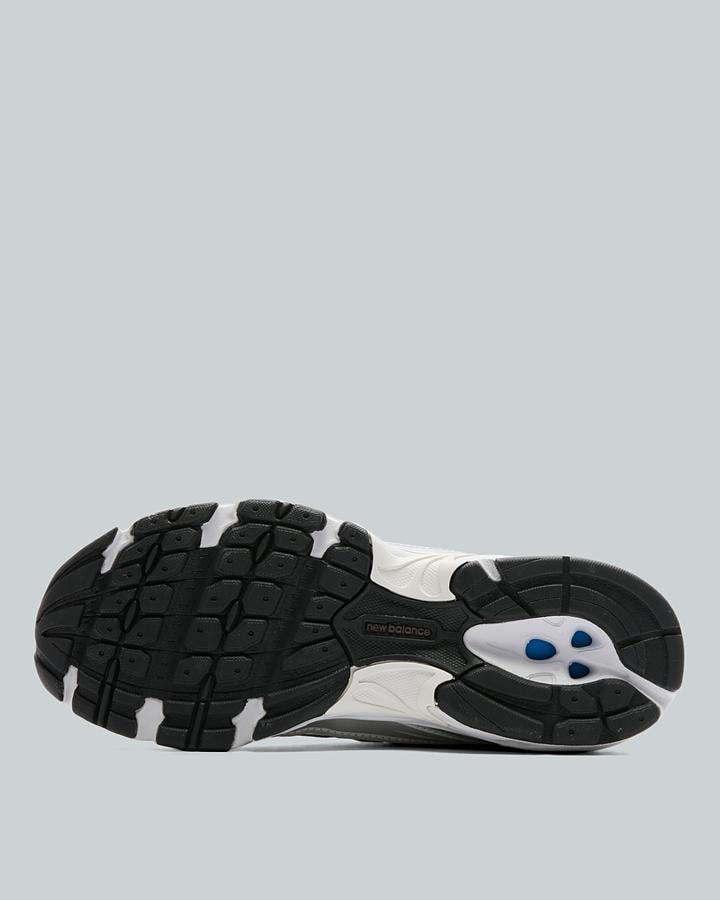 Womens 740 Trainer image 4