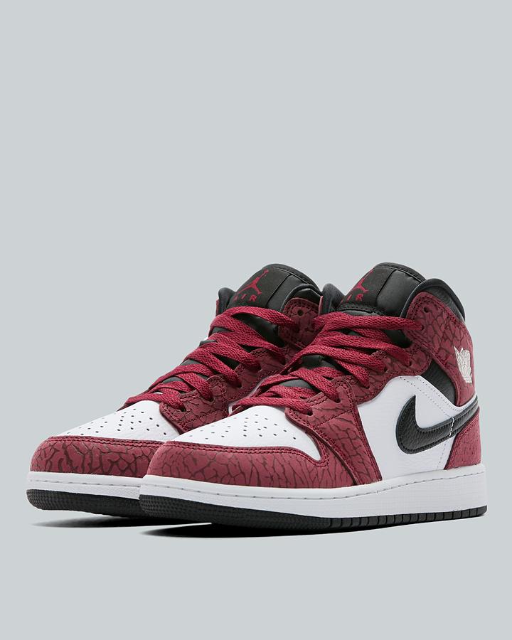 Junior Air Jordan 1 Mid SE Trainer image 2