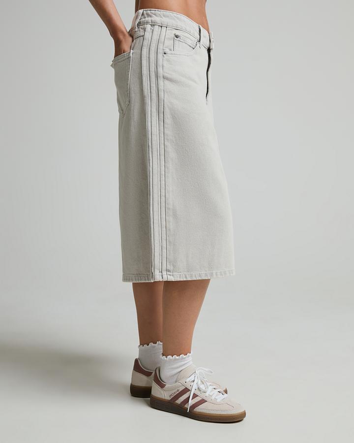 Womens 3-Stripe Denim Jort image 5
