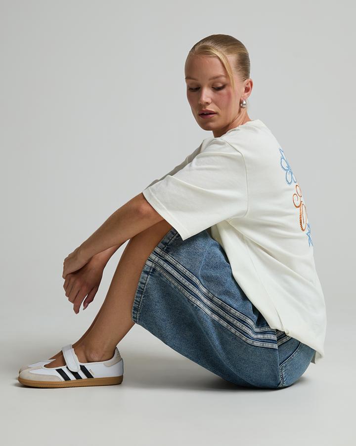 Womens 3-Stripe Denim Jort image 5