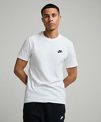 Nike Club T-Shirt in White / Black
