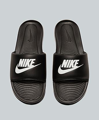Nike Victori One Slide in Black / White