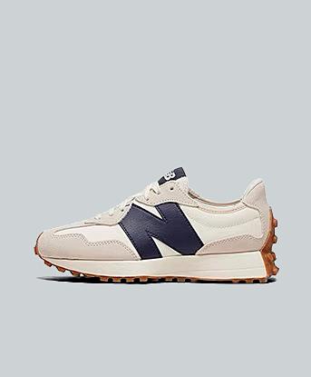 New Balance Womens 327 Trainer in White / Navy