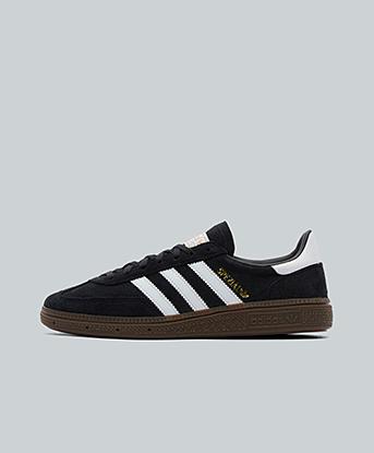 adidas Originals Junior Handball Spezial Trainer in Core Black / Footwear White / Gum 5