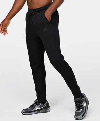 Nike Tech Fleece Jogger in Black