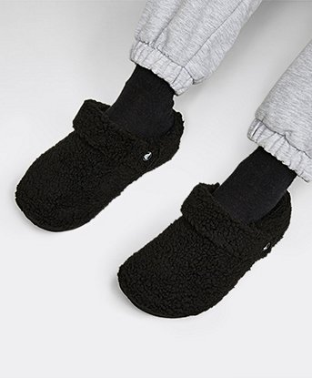 Crocs Womens Cozzzy Slipper in Black