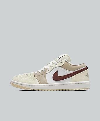 Jordan Womens Air Jordan 1 Low Trainer in Summit White / Desert / Khaki