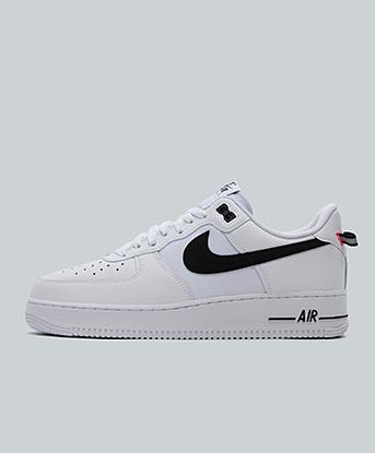 Nike Air Force 1 '07 LV8 Trainer in White / Black / Bright Crimson