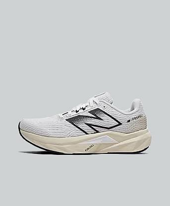 New Balance Womens FuelCell Propel v5 Trainer in White / Black