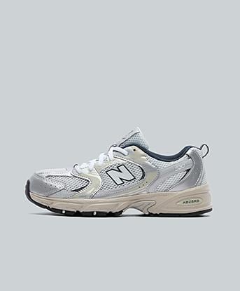 New Balance Junior 530 Trainer in Summer Fog / Navy
