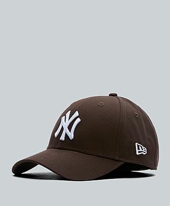 New Era NY League Essential 9FORTY Adjustable Cap in Brown / White