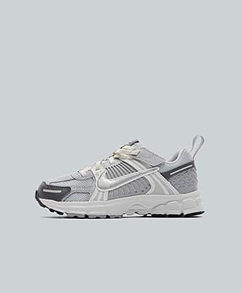 Nike Infant Vomero 5 Trainer in Pure Platinum / Metallic Silver