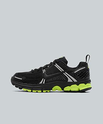 Nike Junior Zoom Vomero 5 Trainer in Black / Volt / Black
