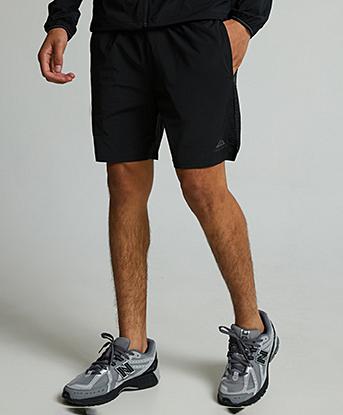 Trailberg Vantage Short in Black