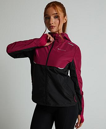 Monterrain Womens Chase Running Windbreaker in Sangria / Jet Black