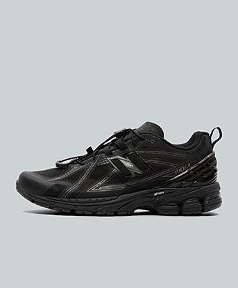New Balance 1906R Trainer in Black