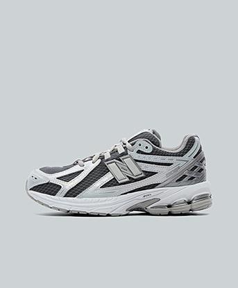 New Balance Junior 1906 Trainer in White / Grey / Silver