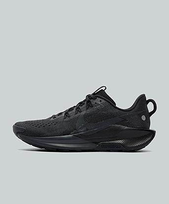 Nike Pegasus Trail 5 Trainer in Black / Anthracite / Black
