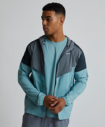 Nike Run Repel Impossibly Light Windrunner in Smoke Grey / Seaweed / Crimson