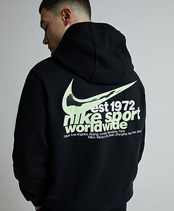 Nike Swoosh Sport LBR Hoodie in Black / Green