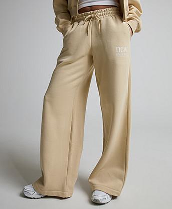 New Balance Womens Reimagined Fleece Pant in Toasted Sesame