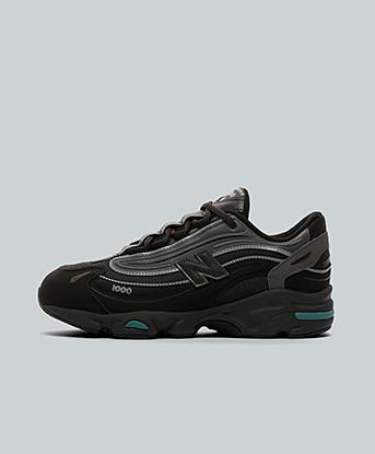 Black / Castlerock