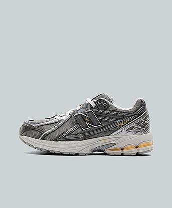 New Balance Junior 1906 Trainer in Dark Silver Metallic / NB 103 White