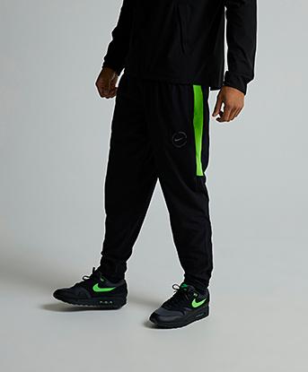 Nike NS Challenger Pant in Black / Green Strike