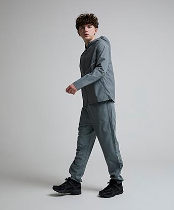 Nike Junior Miler Woven Pant in Smoke Grey / Reflective Silver