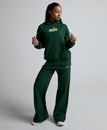 Nike Womens Phoenix Fleece Oversized Logo Hoodie in Fir / Malachite