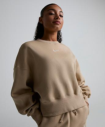 Nike Womens Phoenix Oversize Fleece Sweatshirt in Linen / Sail
