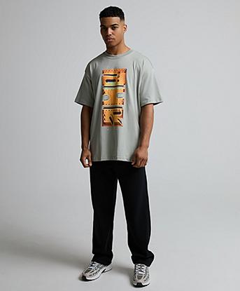 Nike Air Max Day Plus T-Shirt in Light Khaki