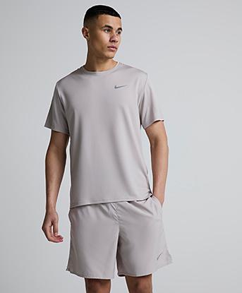 Nike Dri-FIT Miler T-Shirt in Moon Particle / Reflective Silver